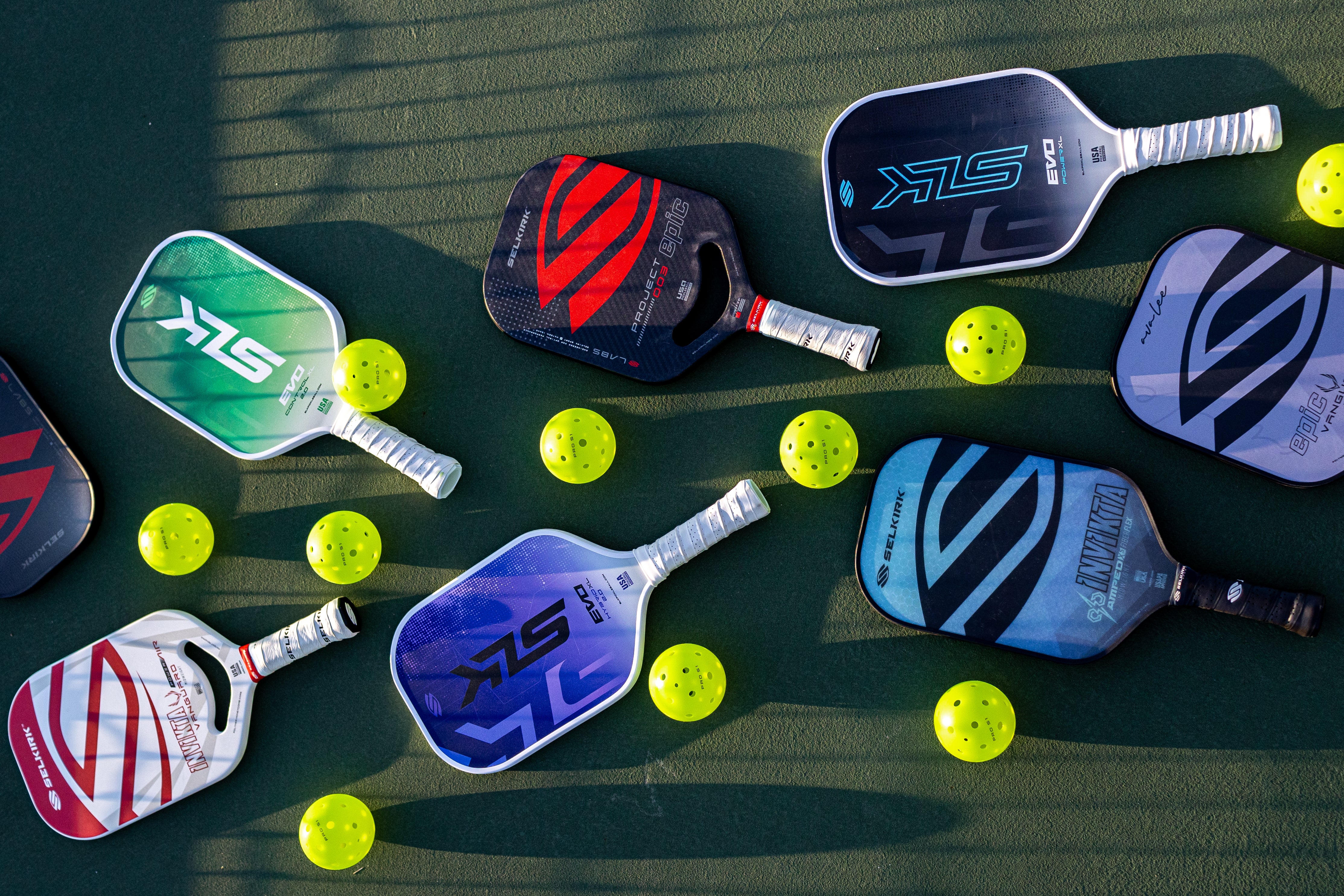 Comparing types of pickleball paddle construction: The sandwich method and thermoforming