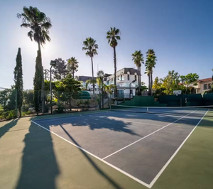 10 reasons why pickleball players should consider renting a private court Featured Image