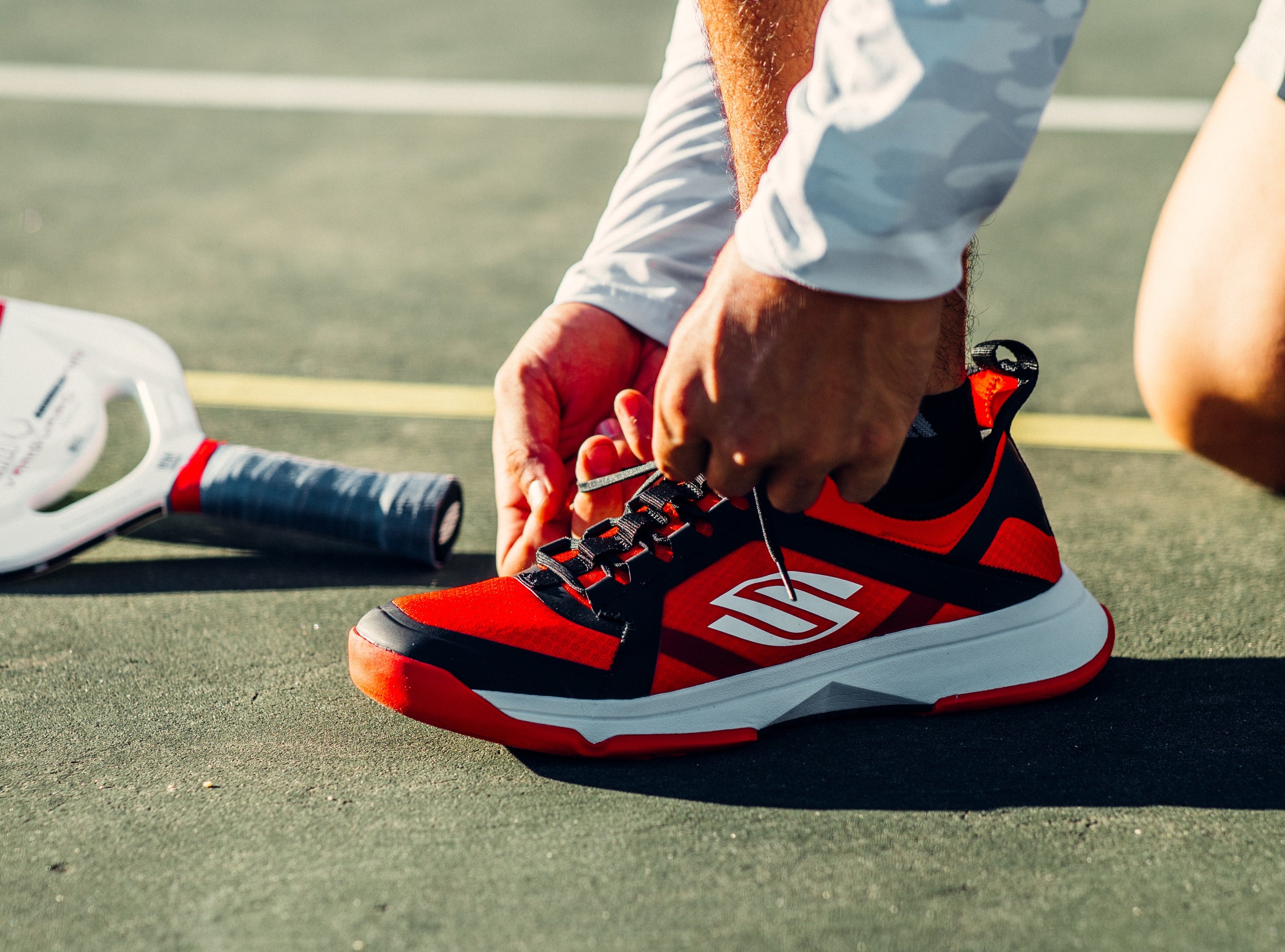 10 tips for removing odor from smelly pickleball shoes.